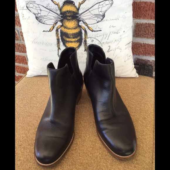 Cole Haan genuine leather boots Size 8.5 - Picture 2 of 6